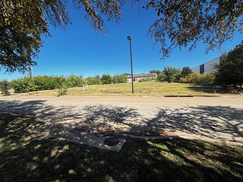3550 Regent Blvd, Irving, TX à vendre - Photo de l’immeuble – Image 2 sur 9