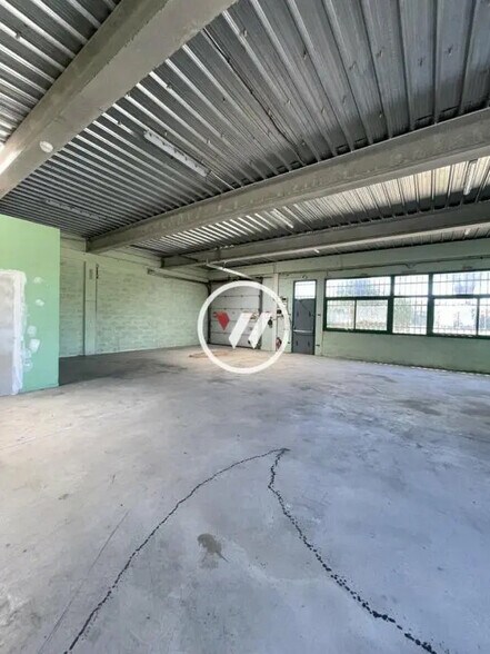 Local d’activités dans Aubagne à louer - Photo de l’immeuble – Image 3 sur 6