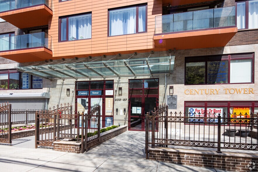 132-27 41st Rd, Flushing, NY à vendre - Photo de l’immeuble – Image 1 sur 4