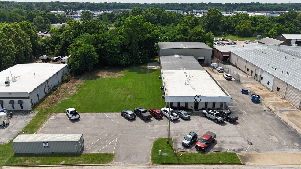 1847 Vanderhorn Dr, Memphis, TN à vendre - Photo de l’immeuble – Image 2 sur 6