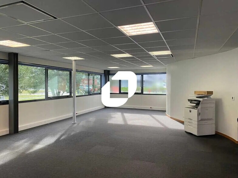 Bureau dans Mérignac à louer - Photo de l’immeuble – Image 2 sur 7