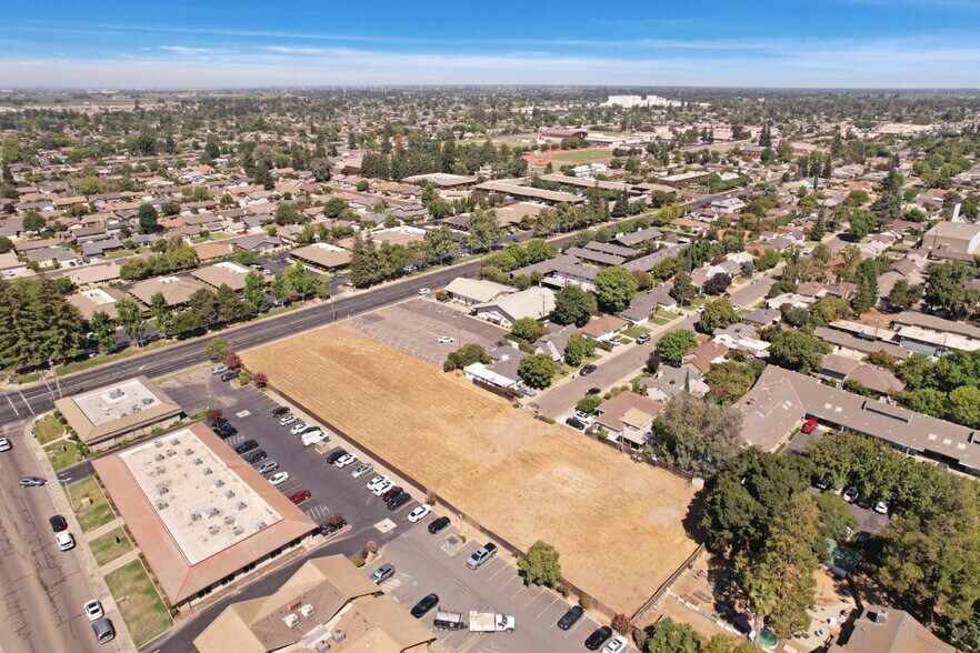 380 S Sunset Dr, Lodi, CA à vendre - Photo de l’immeuble – Image 2 sur 9