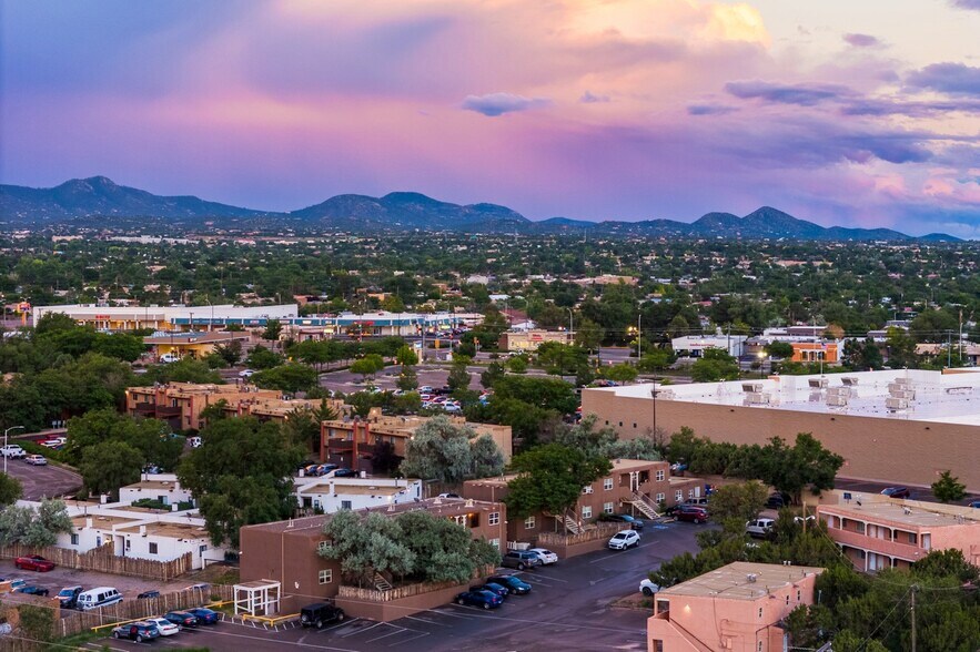3226 Rufina St, Santa Fe, NM à vendre - Photo de l’immeuble – Image 3 sur 35