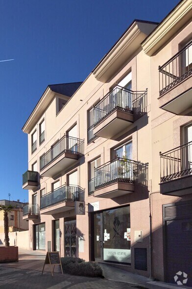 Local commercial dans Majadahonda, Madrid à louer - Photo de l’immeuble – Image 1 sur 2