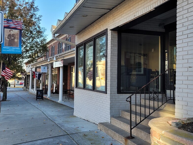 68 E Main St, Mount Joy, PA à louer - Photo de l’immeuble – Image 3 sur 9