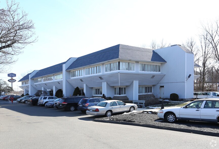 560 Saw Mill Rd, West Haven, CT à vendre - Photo principale – Image 2 sur 20