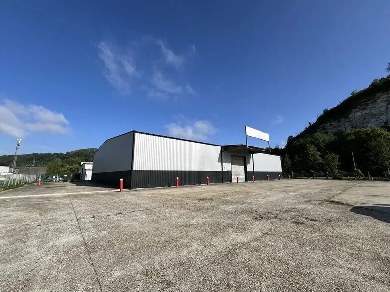Industriel/Logistique dans Oudalle à louer - Photo de l’immeuble – Image 3 sur 6