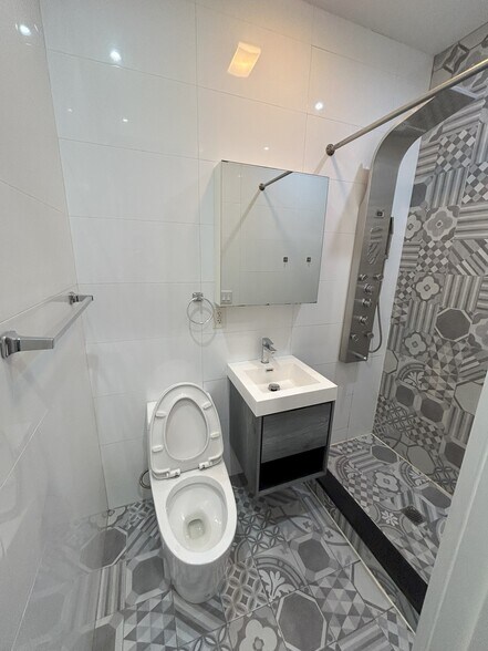 1641 Broadway, Brooklyn, NY à vendre - Photo de l’immeuble – Image 3 sur 19