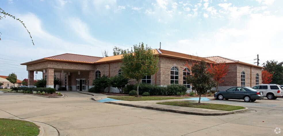 2406 Catalpa Ave, Pascagoula, MS à louer - Photo de l’immeuble – Image 2 sur 11