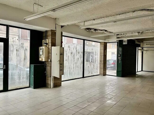 Plus de détails pour Local commercial à vendre