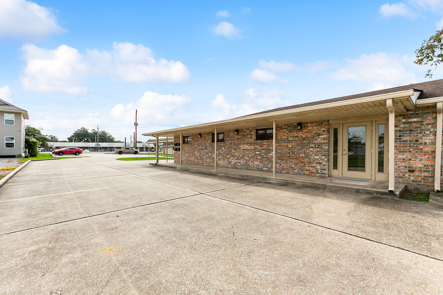 8656 Highway 23, Belle Chasse, LA à louer - Photo de l’immeuble – Image 3 sur 13