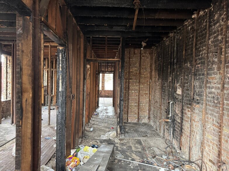 1758 E 79th St, Chicago, IL à vendre - Photo de l’immeuble – Image 3 sur 16