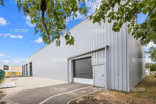 Plus de détails pour Local d'activités à louer