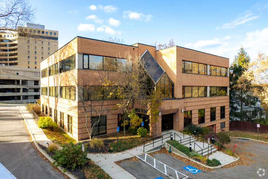 600 Fairmount Ave, Towson, MD à vendre - Photo de l’immeuble – Image 3 sur 13