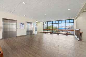 98-1247 Kaahumanu St, Aiea, HI à louer Photo de l’immeuble– Image 2 sur 38