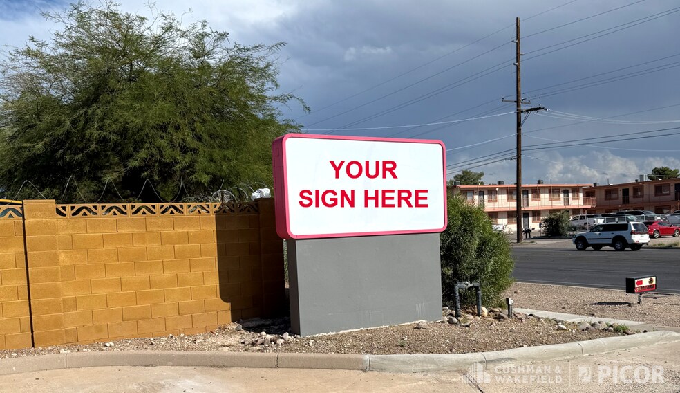 1055 E Irvington Rd, Tucson, AZ à vendre - Photo de l’immeuble – Image 2 sur 4