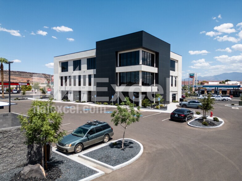 136 E Riverside Dr, St George, UT à louer - Photo de l’immeuble – Image 3 sur 6