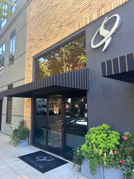 25 S Laurens St, Greenville, SC à louer - Photo de l’immeuble – Image 2 sur 7