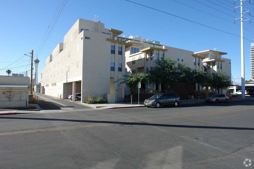 801 Las Vegas Blvd S, Las Vegas, NV à louer - Photo de l’immeuble – Image 3 sur 20