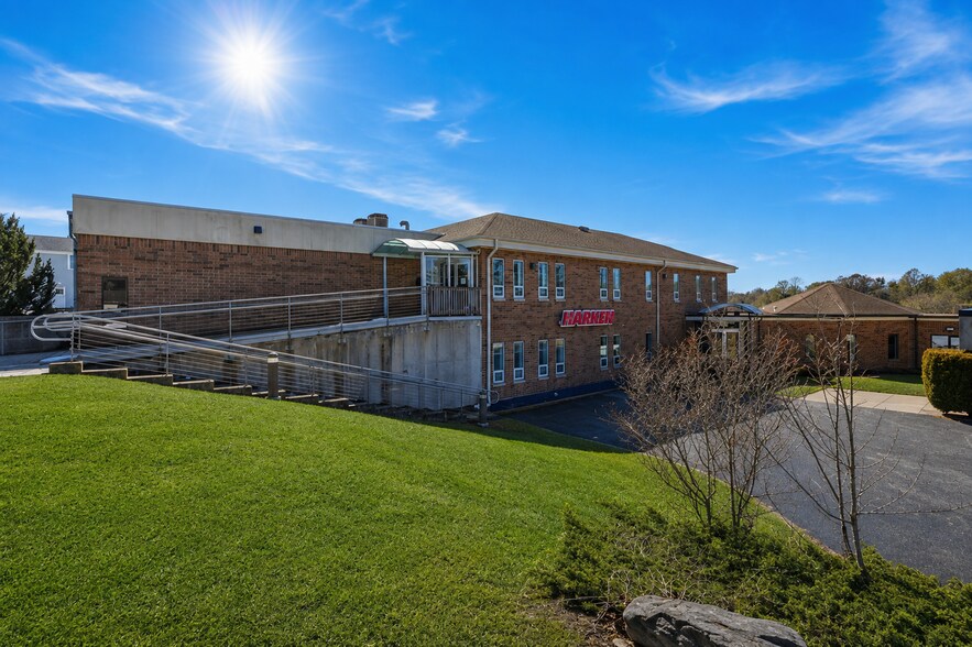 19 John Clarke Rd, Middletown, RI à vendre - Photo de l’immeuble – Image 3 sur 56