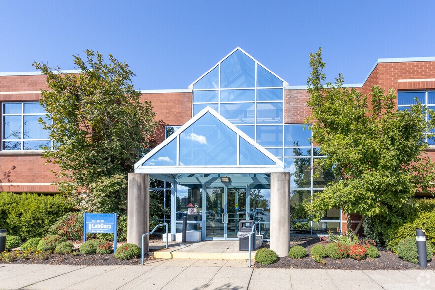 105 Raider Blvd, Hillsborough, NJ à louer - Photo de l’immeuble – Image 1 sur 5