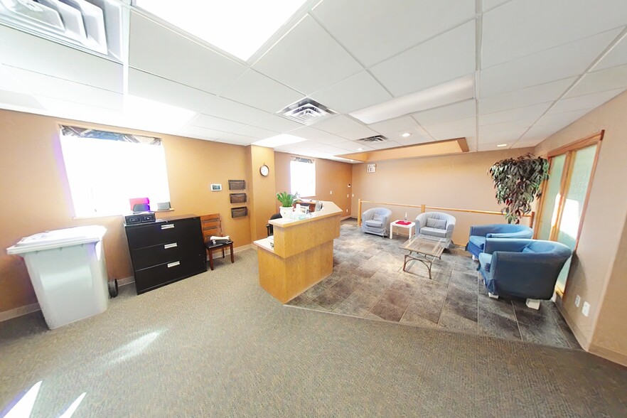 4815 50 Av, Red Deer, AB à louer - Photo intérieure – Image 3 sur 10