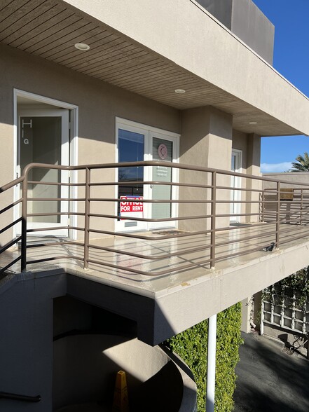 2333 E Coast Hwy, Corona Del Mar, CA à louer - Photo de l’immeuble – Image 1 sur 21