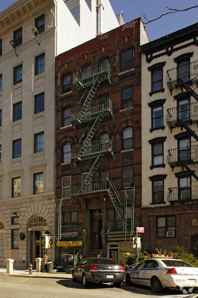 325 E 5th St, New York, NY à louer - Photo principale – Image 1 sur 2
