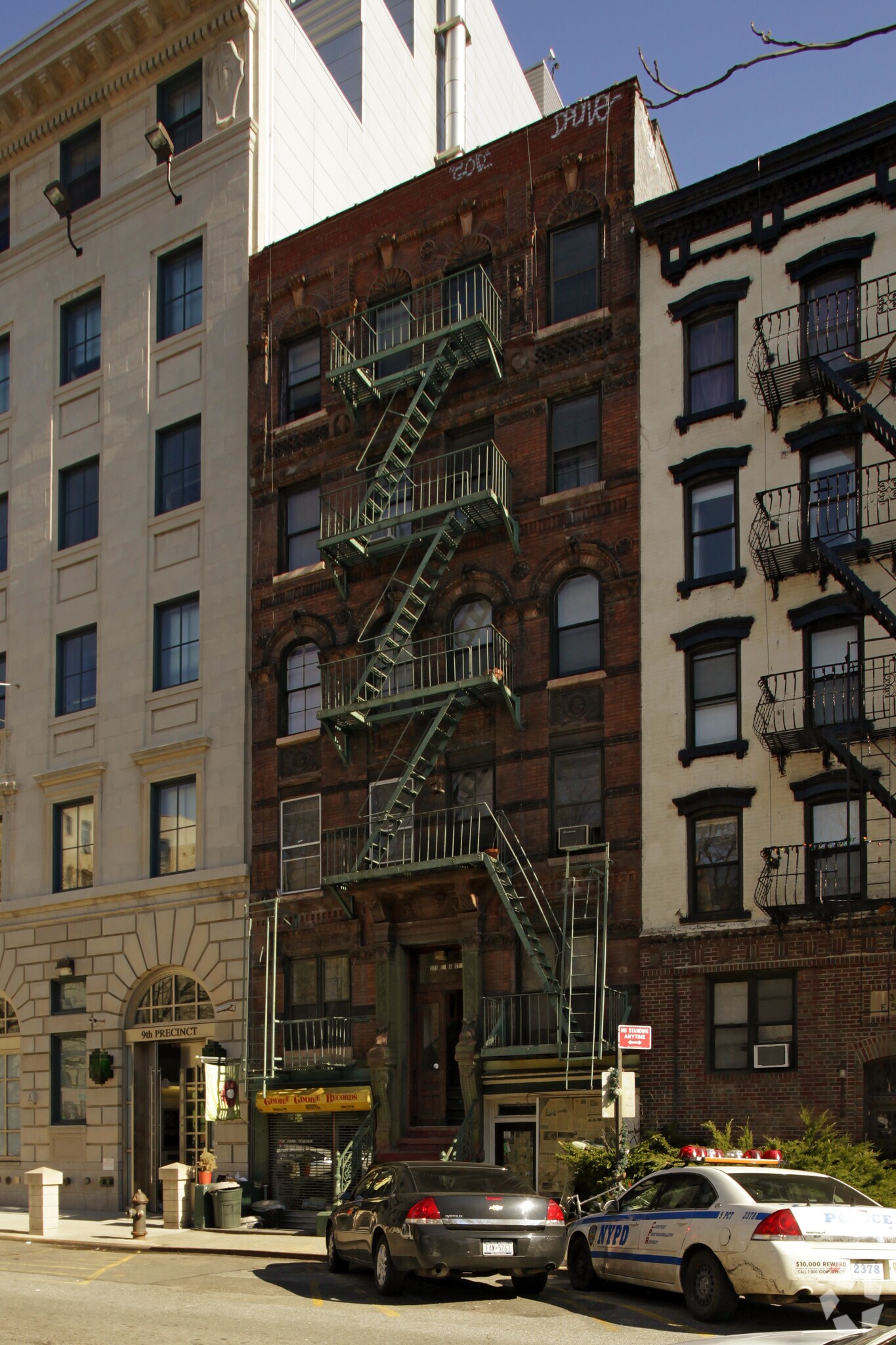 325 E 5th St, New York, NY à louer Photo principale– Image 1 sur 3