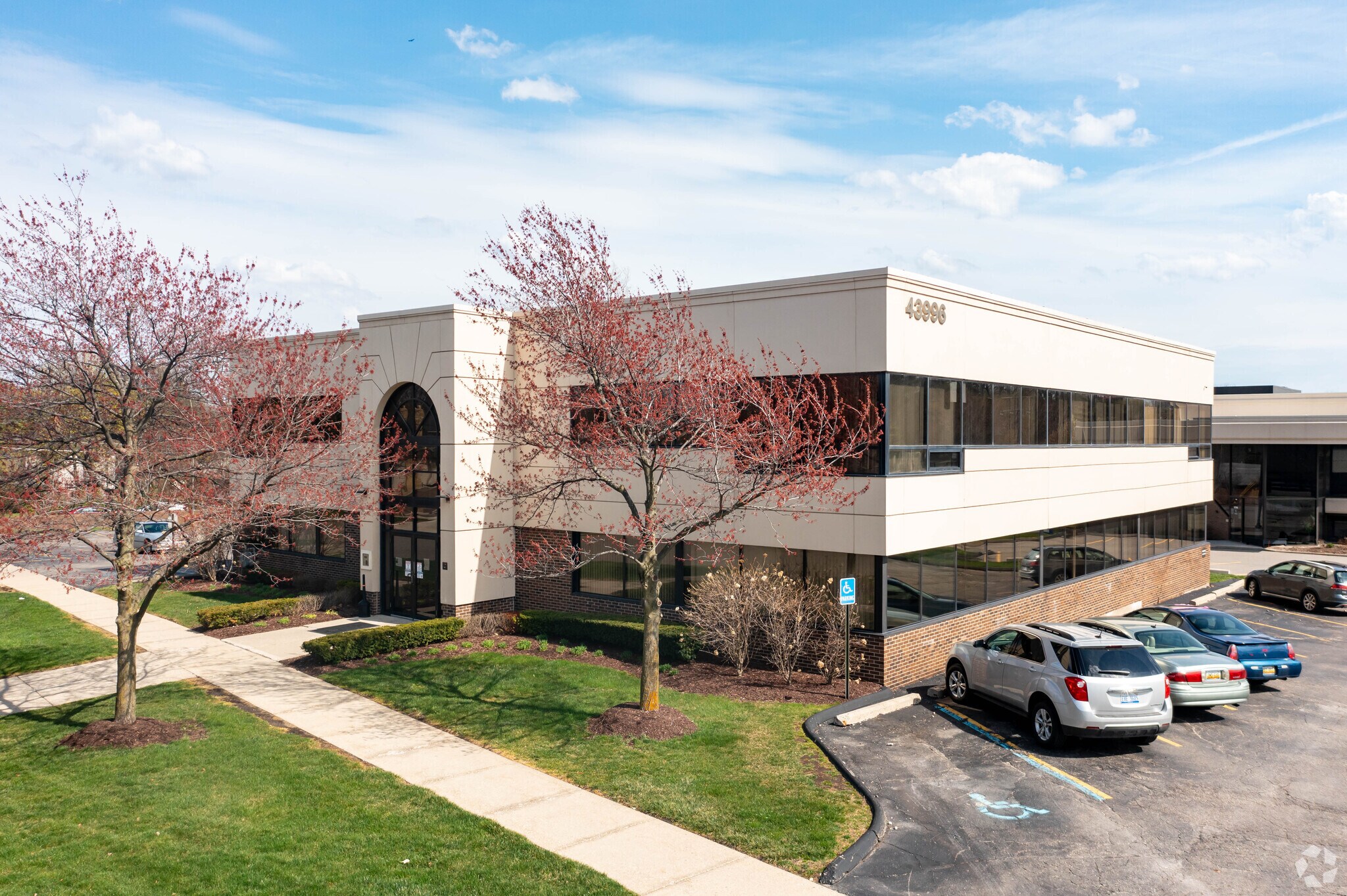 43996 Woodward Ave, Bloomfield Hills, MI à louer Photo de l’immeuble– Image 1 sur 5