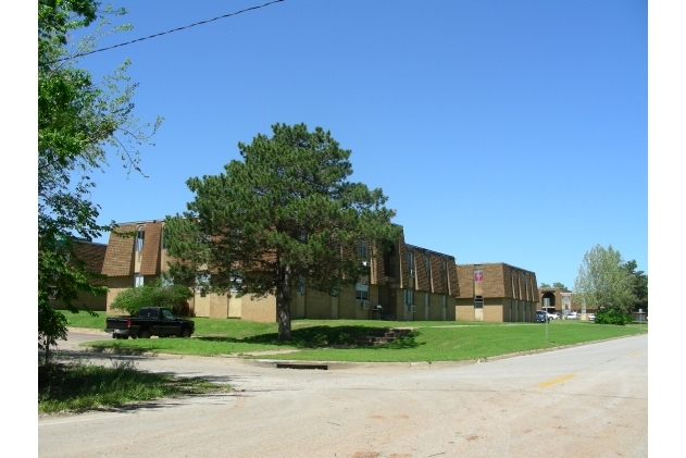 1726 Leona Mitchell Blvd, Enid, OK à vendre Photo principale– Image 1 sur 5