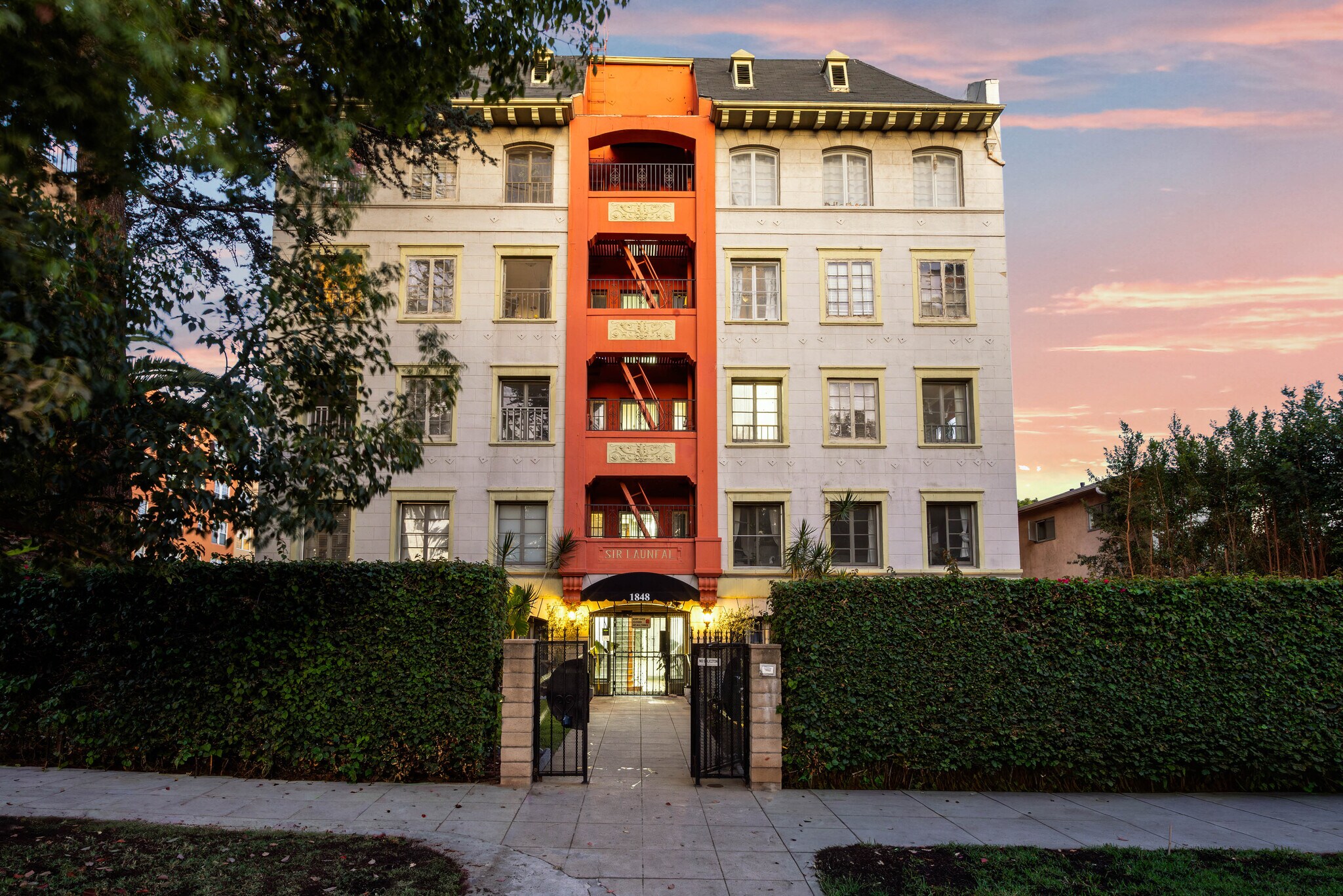 1848 N Gramercy Pl, Hollywood, CA à vendre Photo principale– Image 1 sur 26