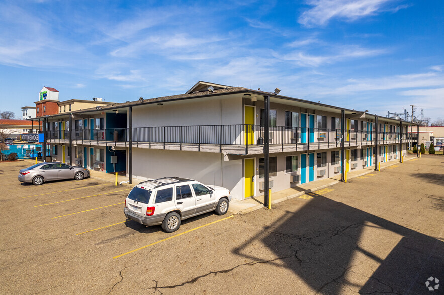 181 SW Bluebell Dr, New Philadelphia, OH à vendre - Photo de l’immeuble – Image 2 sur 58
