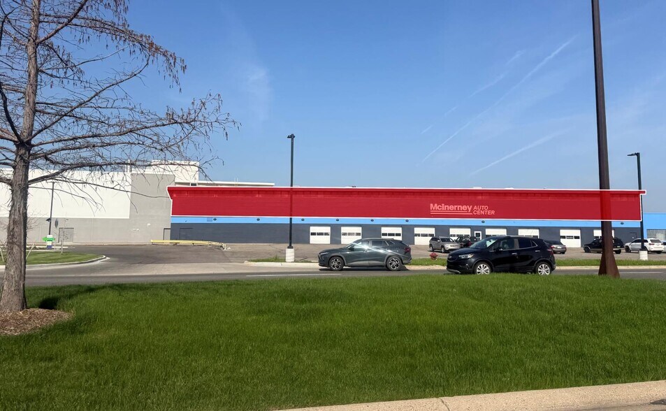 100 W 14 Mile Rd, Troy, MI à louer - Photo de l’immeuble – Image 1 sur 2