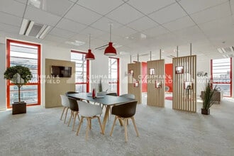 Bureau dans Montigny-le-Bretonneux à louer Photo intérieure– Image 2 sur 7