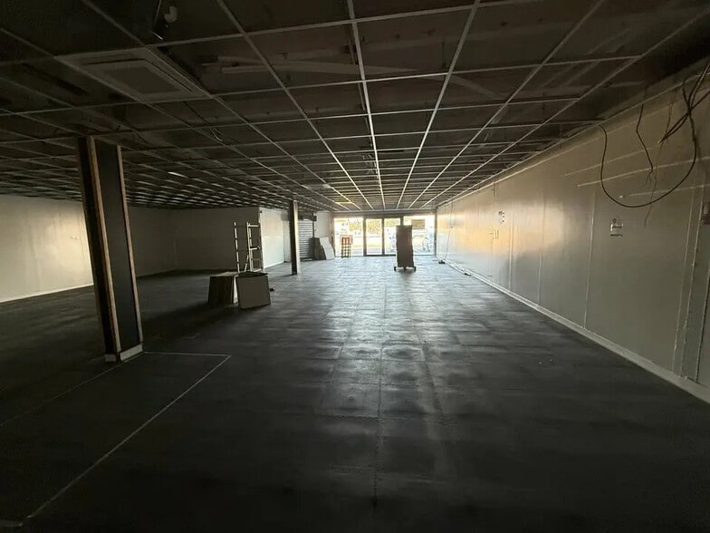 Local commercial dans Vedène à louer - Photo intérieure – Image 2 sur 5