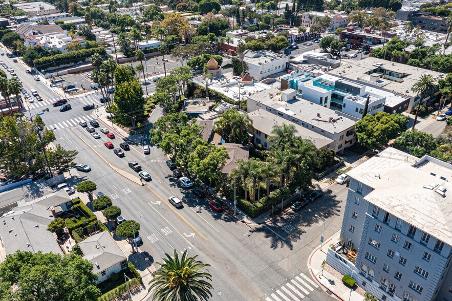 8102 Norton Ave, West Hollywood, CA à vendre - Photo de l’immeuble – Image 2 sur 20