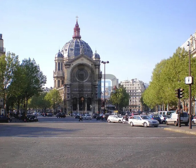 Local commercial dans Paris à louer - Photo de l’immeuble – Image 1 sur 2