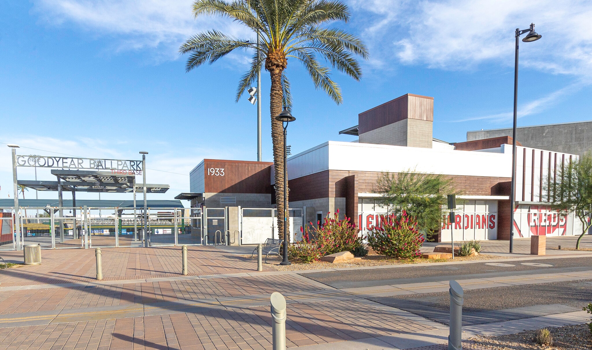 1933 S Ballpark Way, Goodyear, AZ à louer Photo de l’immeuble– Image 1 sur 2