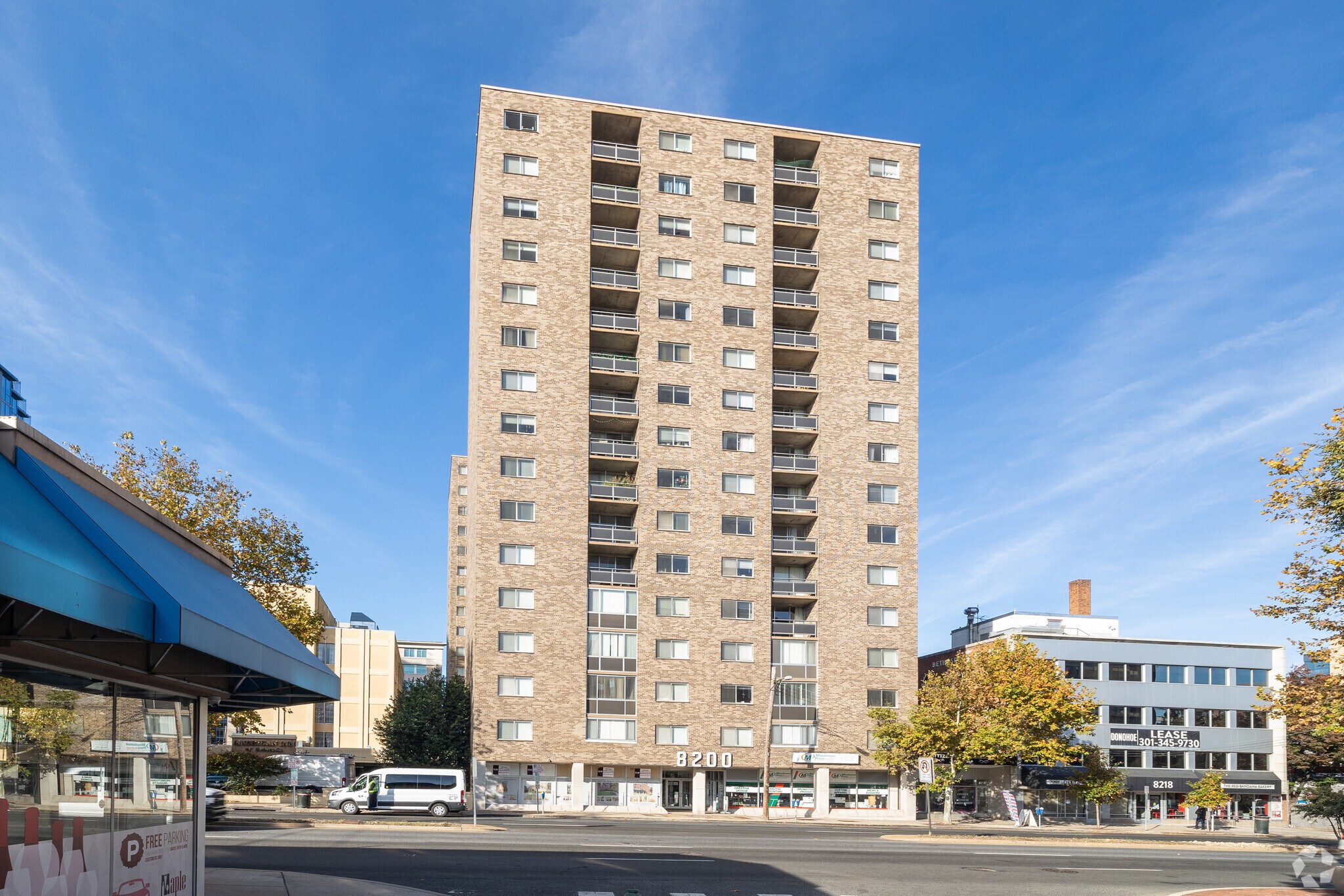8200 Wisconsin Ave, Bethesda, MD à louer Photo de l’immeuble– Image 1 sur 2