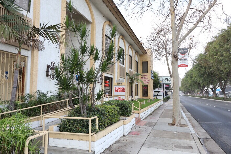 1108 W 17th St, Santa Ana, CA à louer - Photo de l’immeuble – Image 2 sur 10