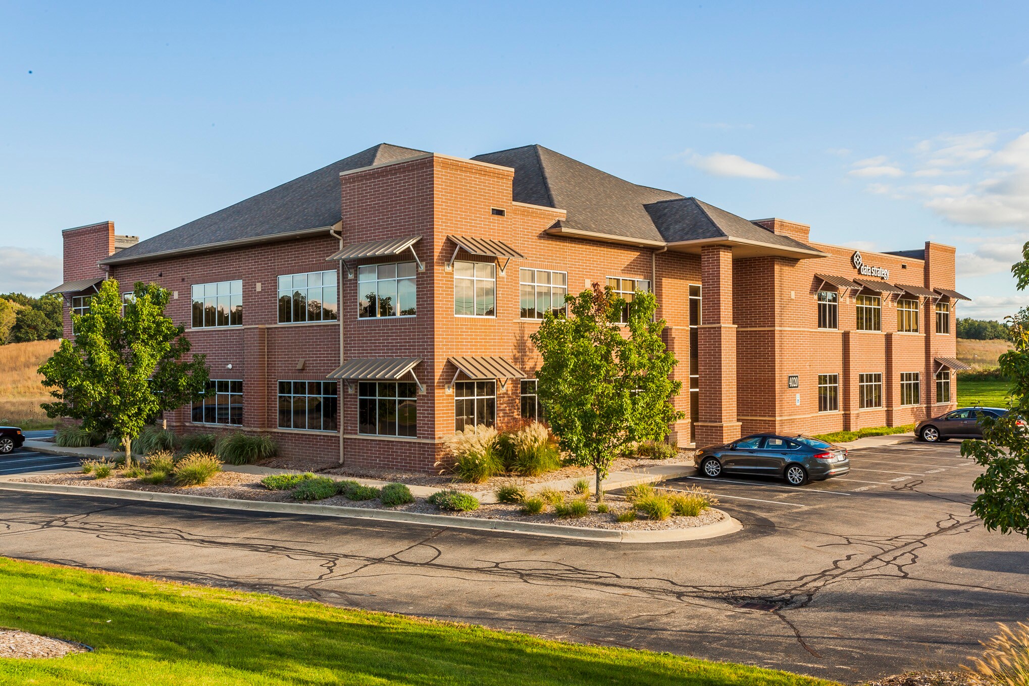 4020 E Beltline Ave NE, Grand Rapids, MI à vendre Photo de l’immeuble– Image 1 sur 5