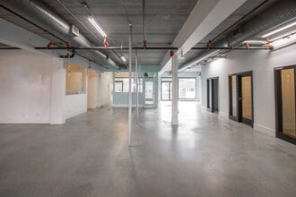 873-883 E Hastings St, Vancouver, BC à louer Photo intérieure– Image 1 sur 9