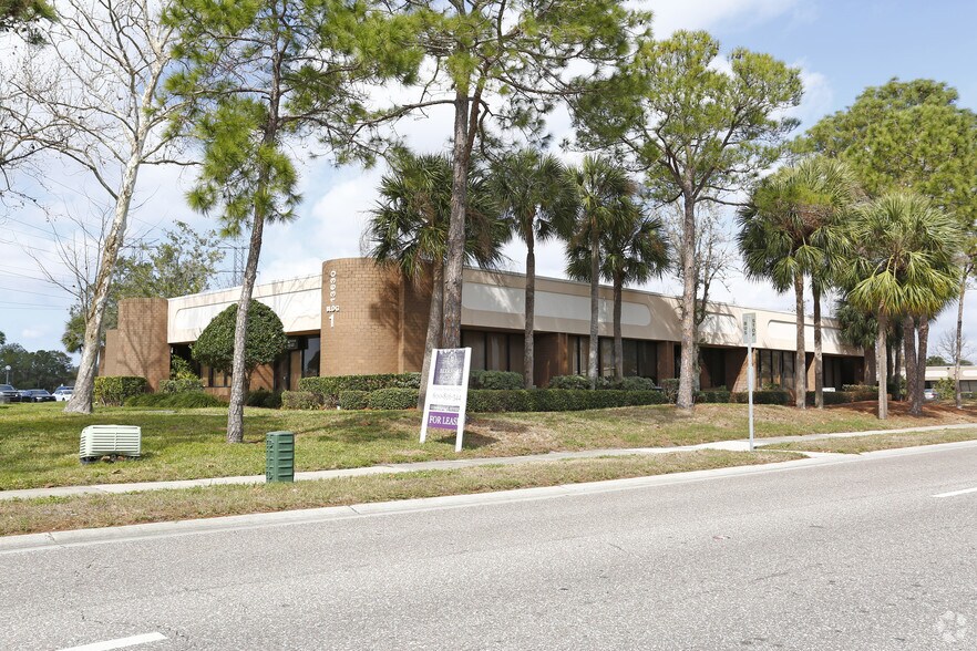 13630 N 58th St, Clearwater, FL à louer - Photo de l’immeuble – Image 2 sur 14
