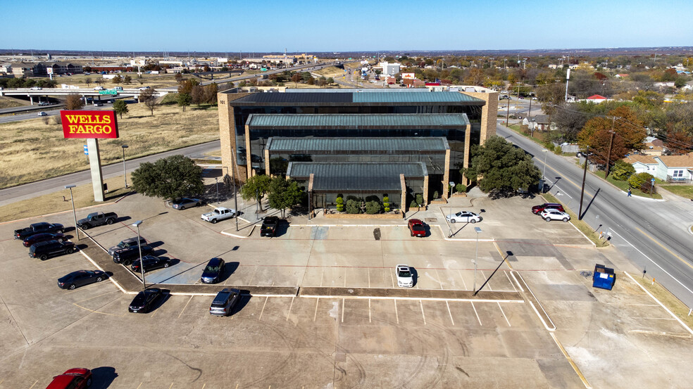 101 S Jim Wright Fwy, White Settlement, TX à louer - Photo de l’immeuble – Image 3 sur 14