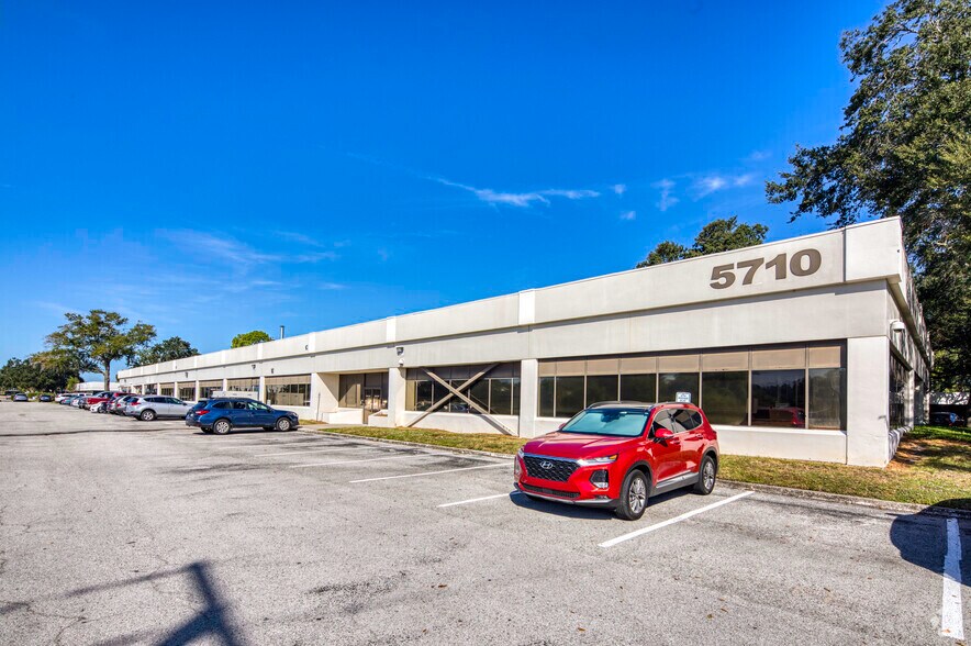 5710 Hoover Blvd, Tampa, FL à vendre - Photo de l’immeuble – Image 2 sur 8