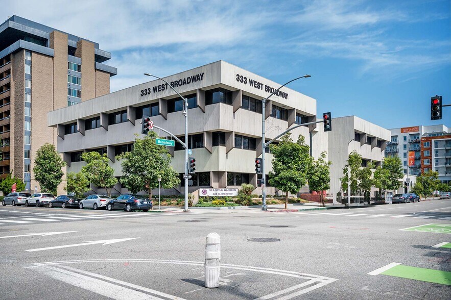 333 W Broadway, Long Beach, CA à vendre - Photo de l’immeuble – Image 2 sur 18