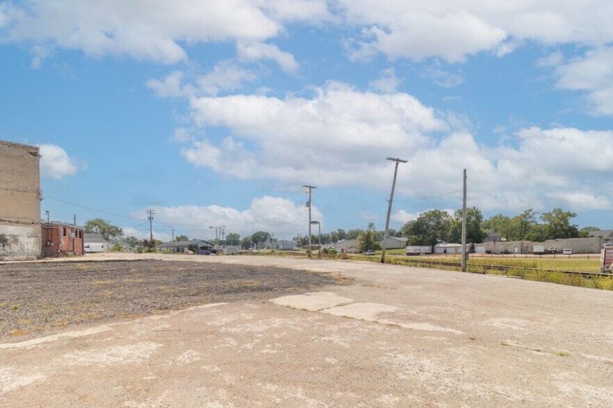 1553 Broad St, New Castle, IN à louer - Photo de l’immeuble – Image 3 sur 19