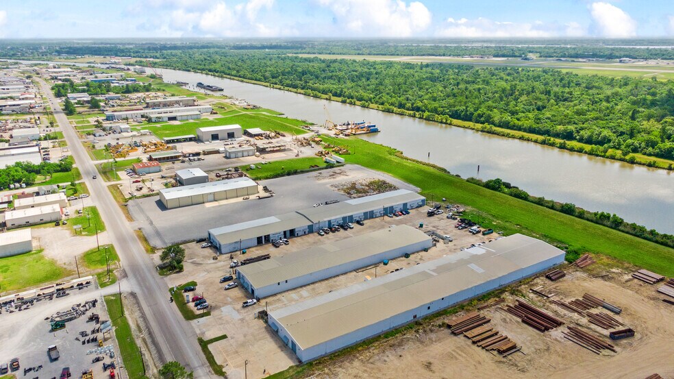 2211 - 2217 Engineers Rd, Belle Chasse, LA à vendre - Photo de l’immeuble – Image 2 sur 4