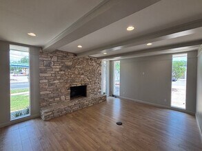 2211 Hancock Dr, Austin, TX à louer Photo intérieure– Image 1 sur 15
